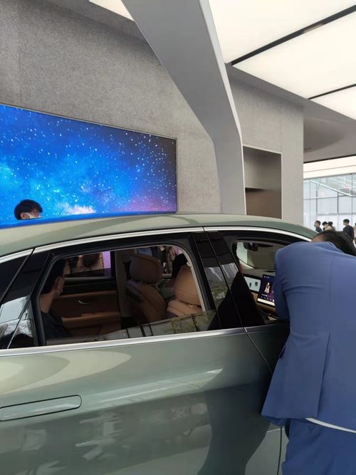 元旦實探華為賣車 首款鴻蒙汽車96小時預(yù)定6500多臺,能否攪動車市